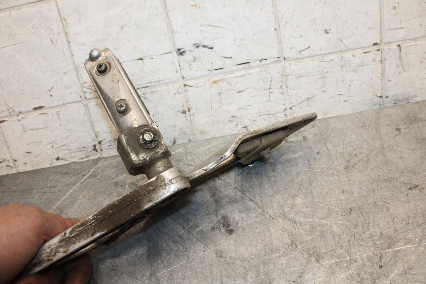 1993 Suzuki GSXR1100W LEFT REARSET REAR SET DRIVER FOOT PEG REST STOP BB46