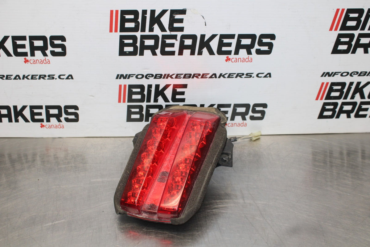 08 SUZUKI SV650 REAR TAIL TAILLIGHT BACK BRAKE LIGHT BB846
