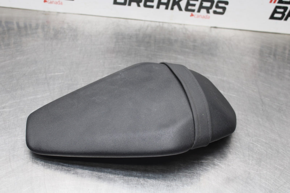 21-22 KAWASAKI NINJA ZX10R REAR BACK PASSENGER TANDEM SEAT SADDLE PILLION BB840