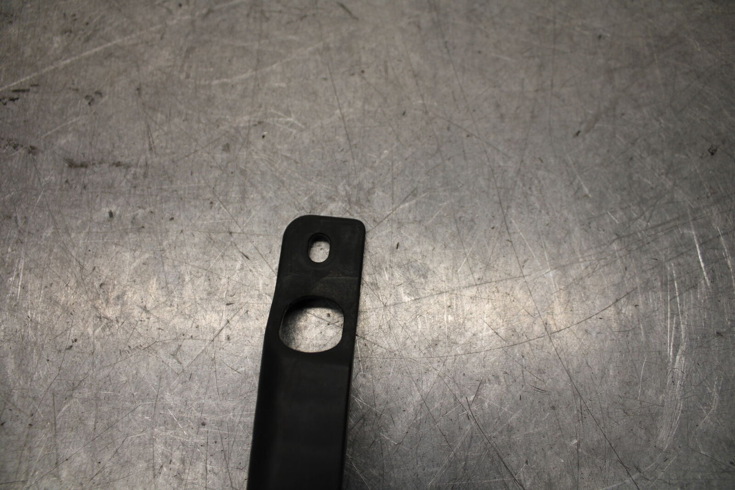 16 KAWASAKI NINJA ZX10R REAR BACK WHEEL TIRE HUGGER FENDER 35023-0188  BB650