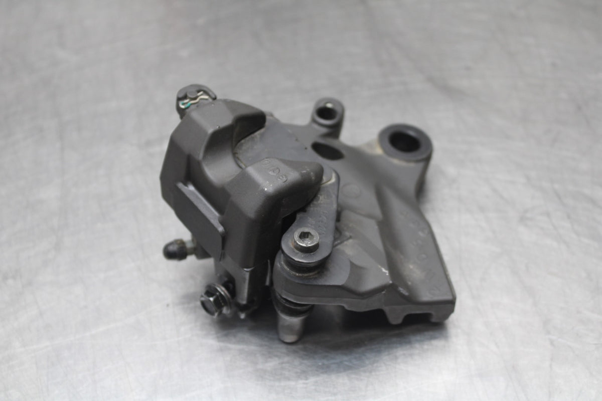 23 YAMAHA YZF R3 REAR BACK BRAKE CALIPER W MOUNT BRACKET BB806