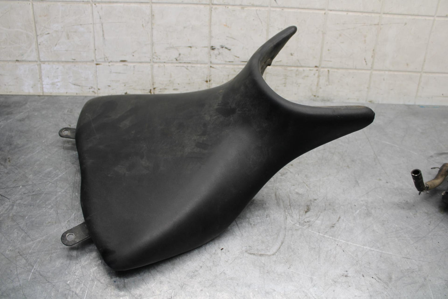 2015 Yamaha YZF R3 FRONT DRIVERS SEAT PAD SADDLE PILLION 1WD-F4710-00-00 BB526