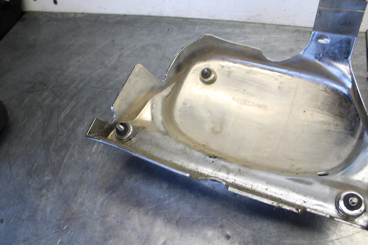04 SUZUKI INTRUDER 800 ENGINE SPROCKET COVER BB758