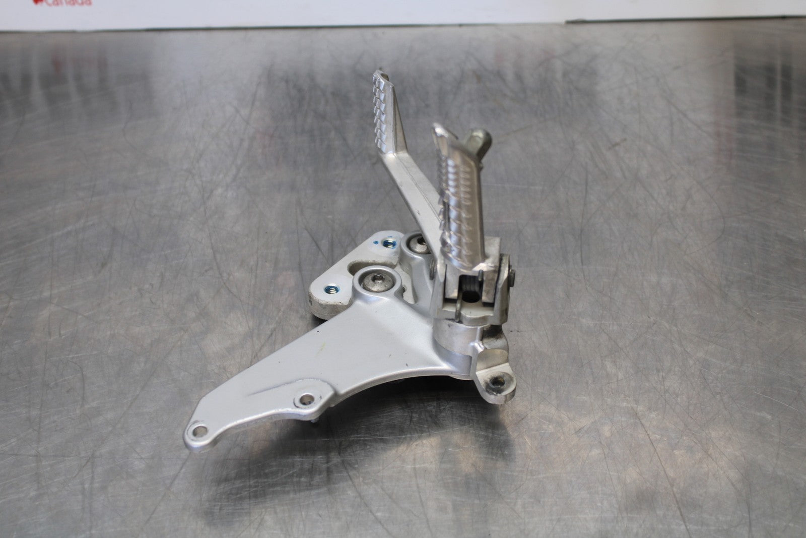06-07 SUZUKI GSXR 600 RIGHT REARSET REAR SET DRIVER FOOT PEG REST STOP BB170