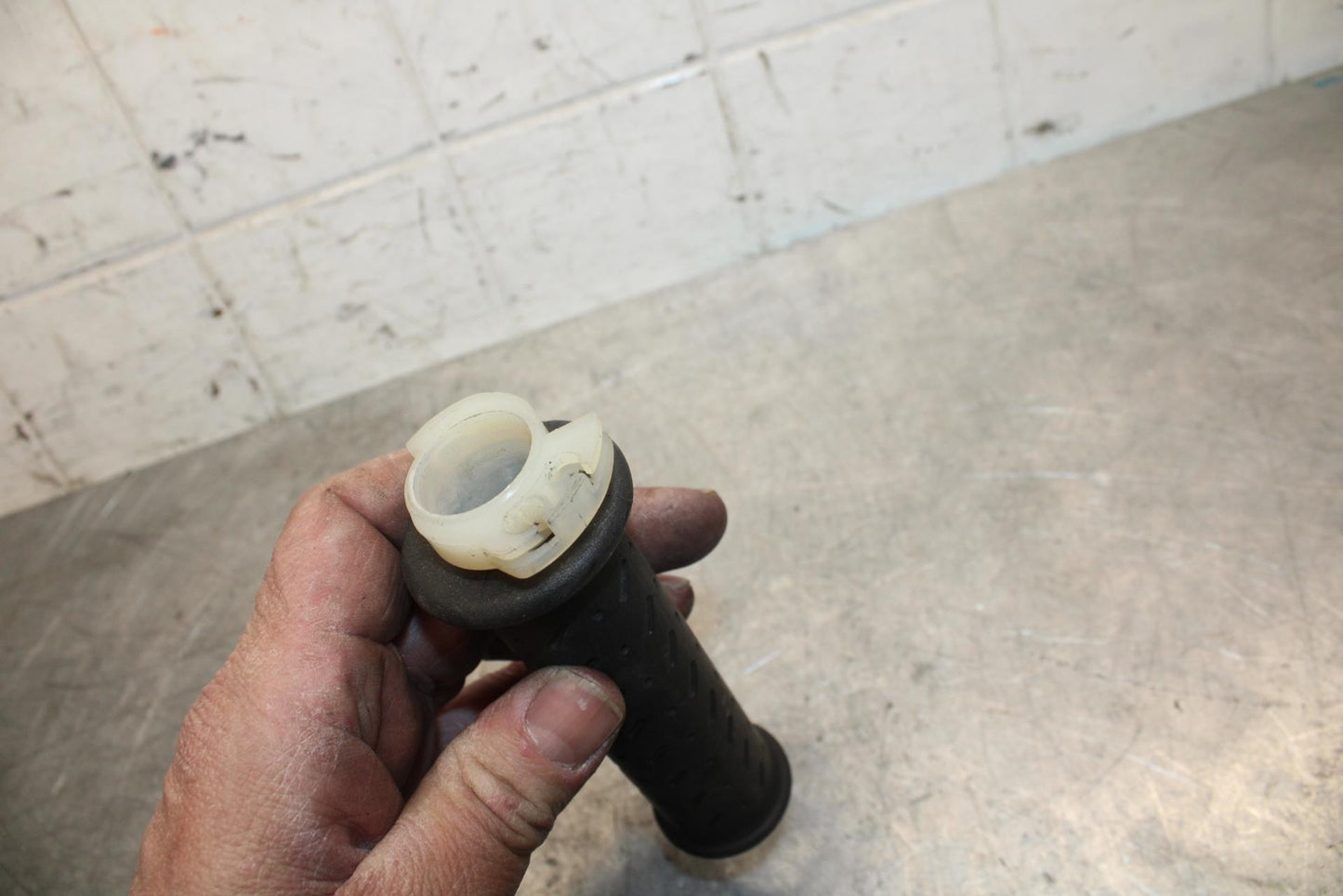 2009 Aprilia Shiver 750 SL750 RIGHT THROTTLE GRIP BB506
