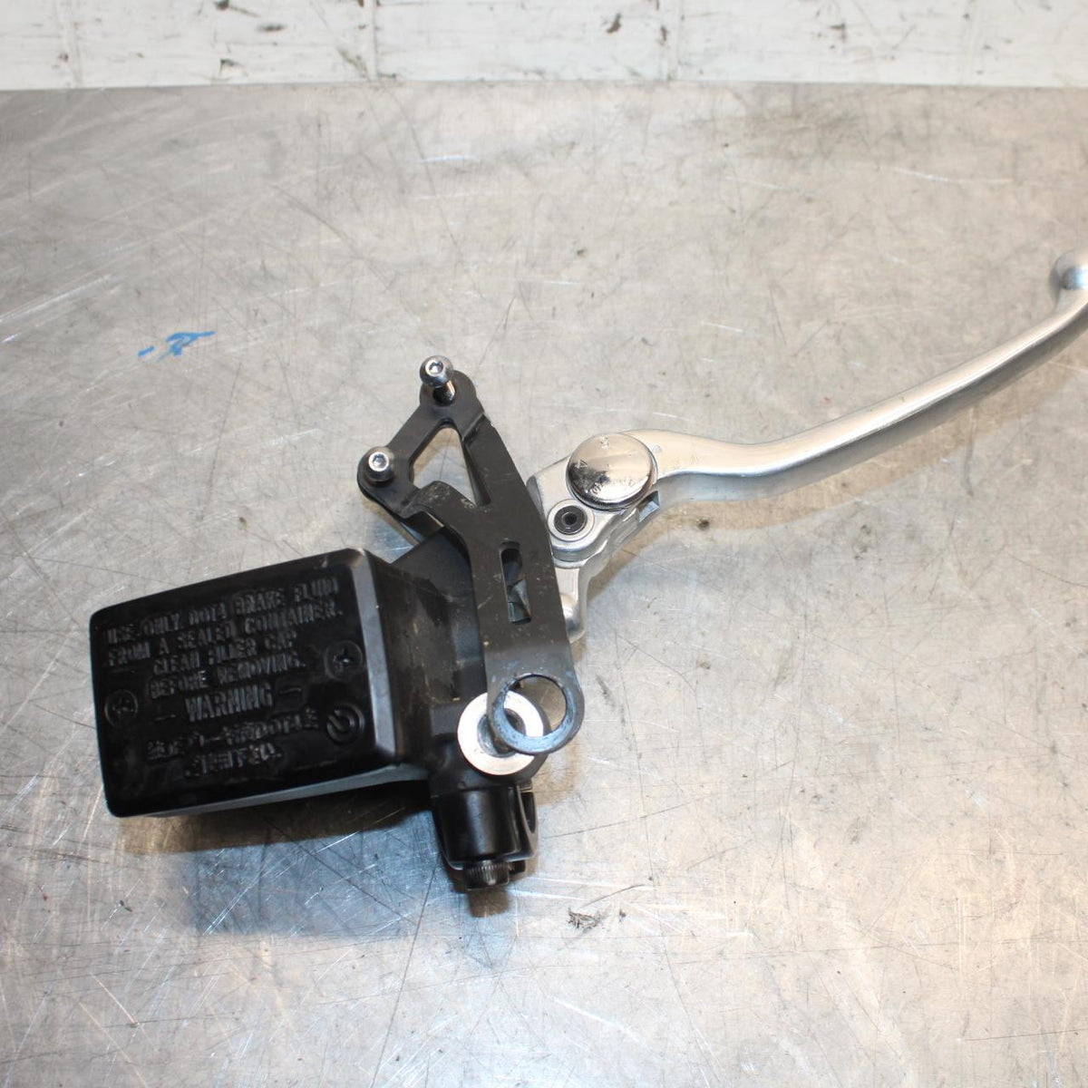 2015 Yamaha FJ09 FRONT BRAKE MASTER CYLINDER w/ LEVER BB41
