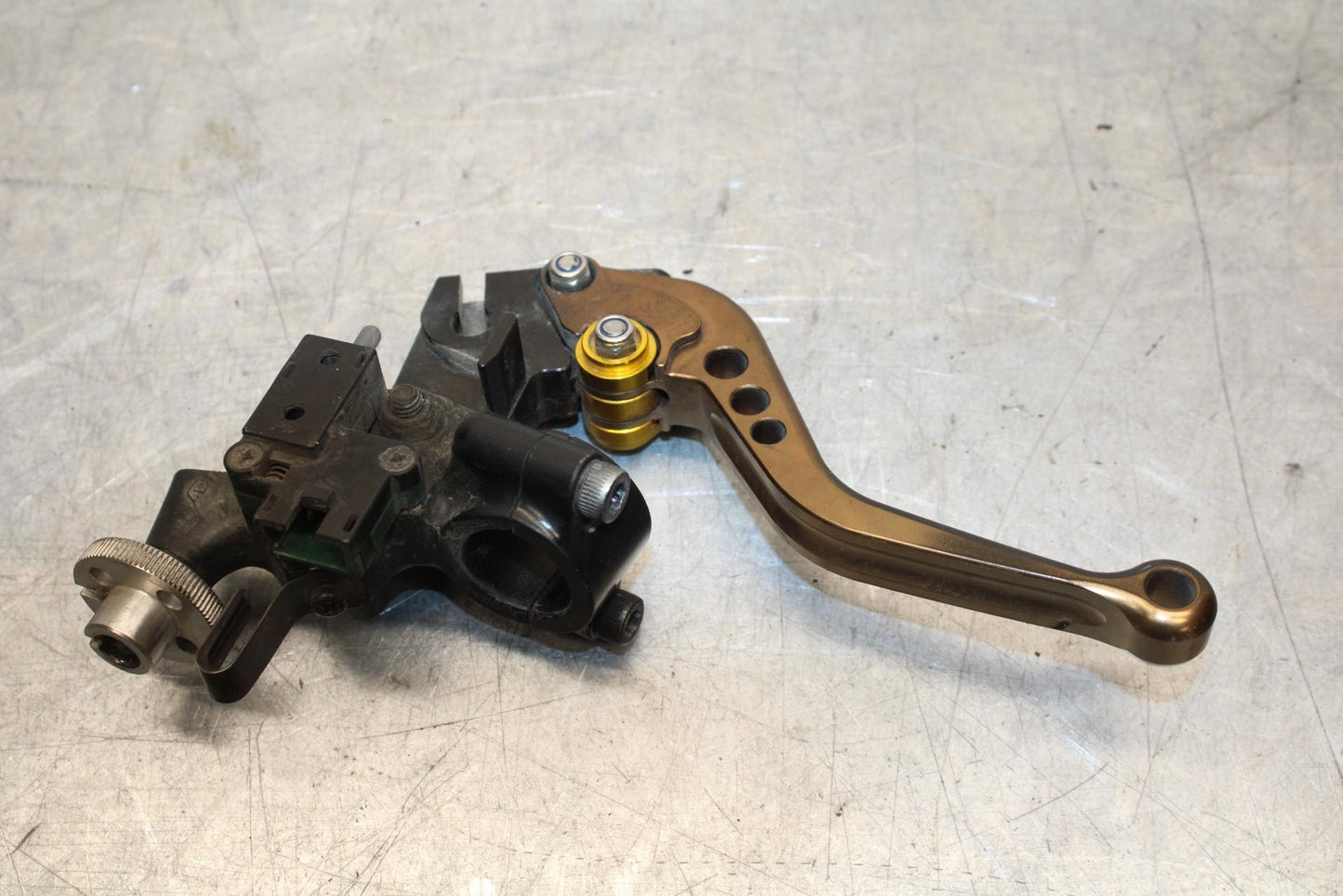 2000 Kawasaki Ninja ZX12R ZX1200A CLUTCH PERCH WITH LEVER  46076-1253 BB565