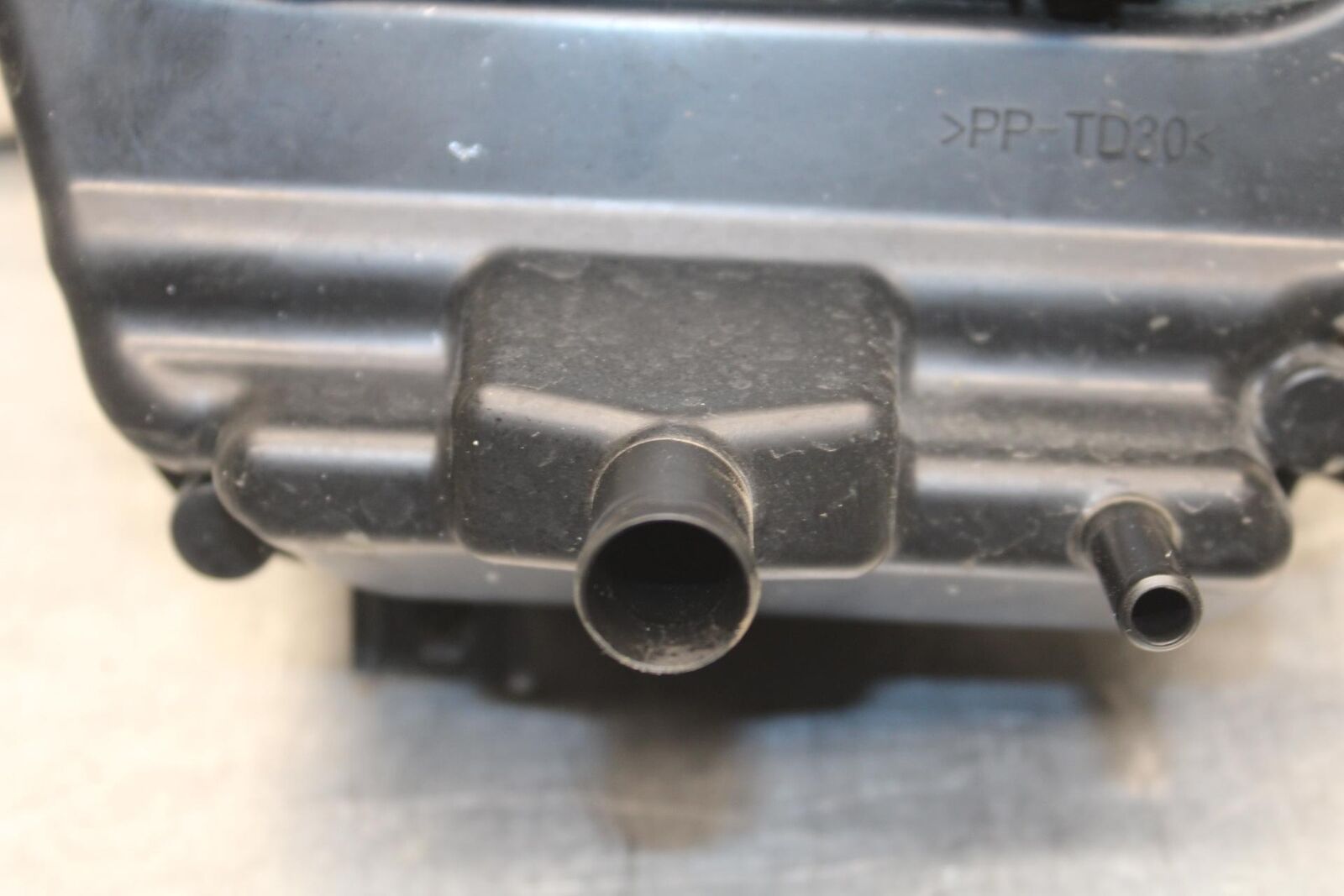 12-17 KAWASAKI ER-6N Z650 AIRBOX AIR INTAKE FILTER BOX BB607