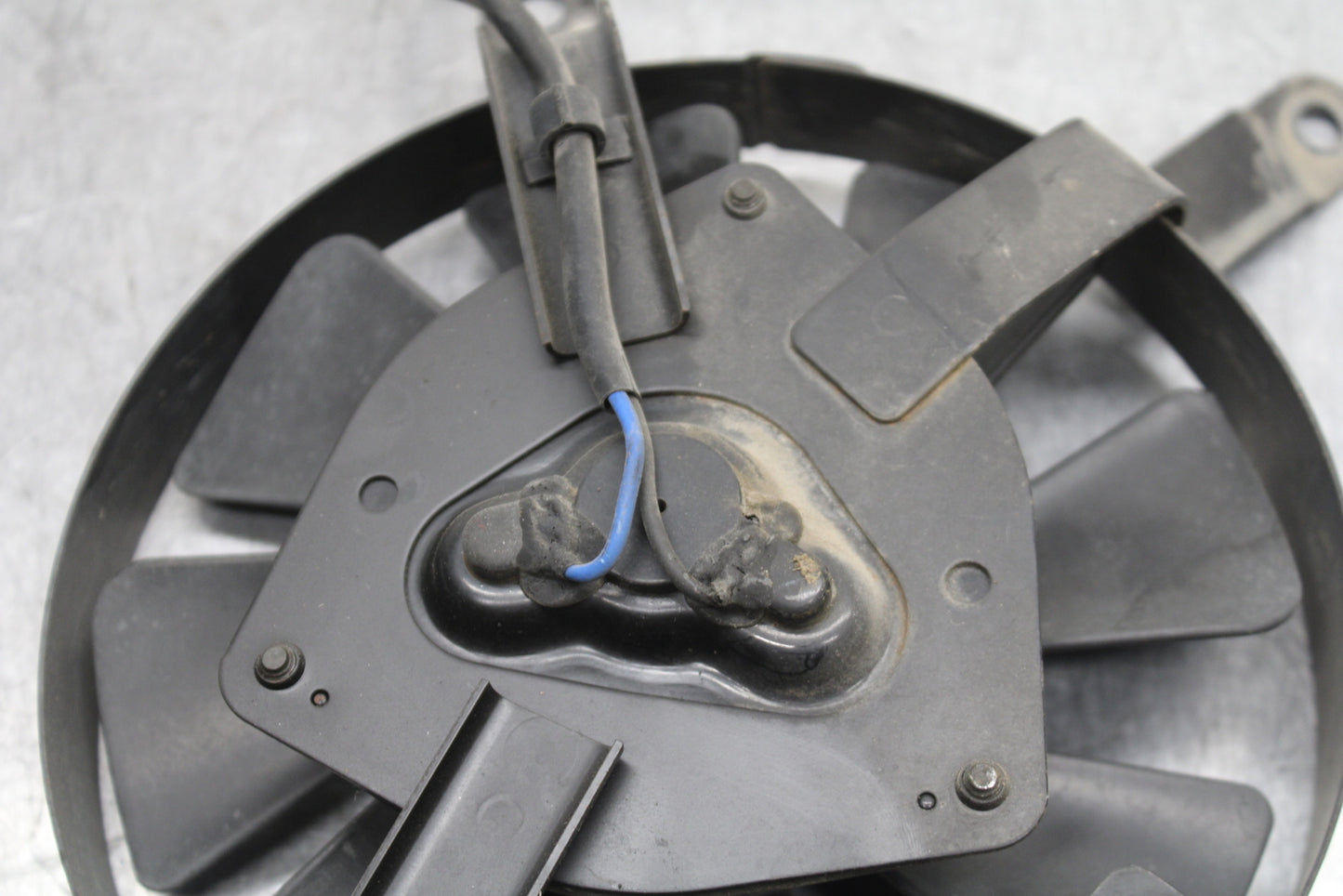 00-02 KAWASAKI NINJA ZX6R ENGINE RADIATOR COOLING FAN BB750