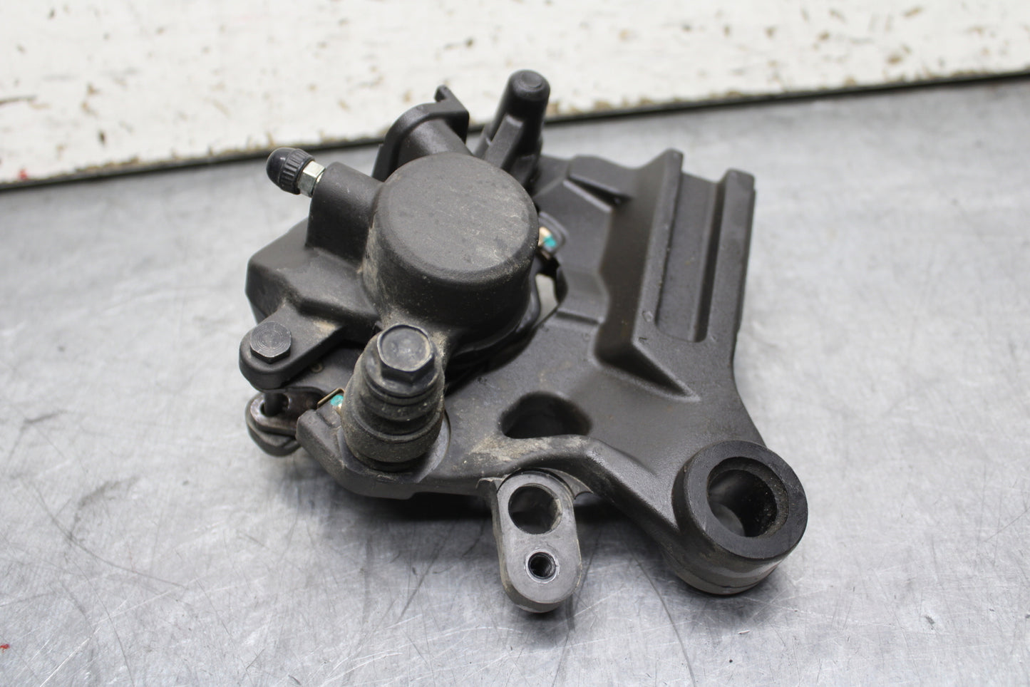 19-24 YAMAHA R3 REAR BACK BRAKE CALIPER W MOUNT BRACKET BB736