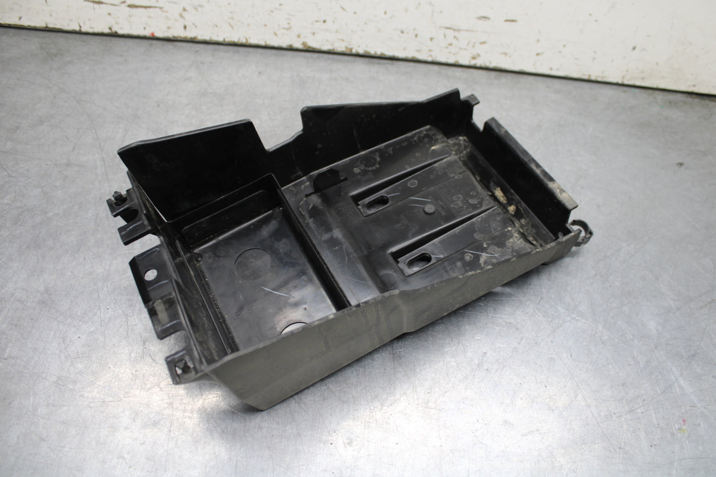 24 KAWASAKI NINJA 500 ABS REAR BACK TAIL UNDERTAIL BATTERY TRAY PLASTIC BB730
