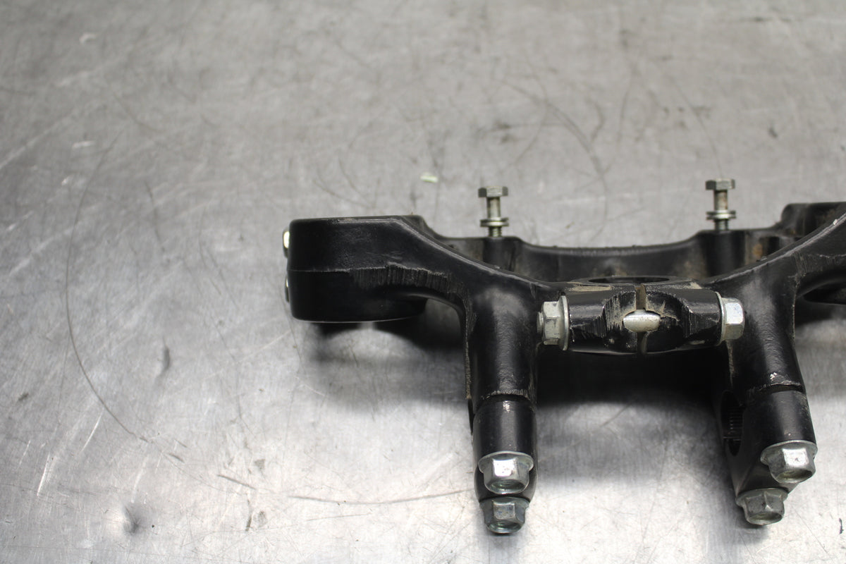 82-83 YAMAHA IT175 FORKS UPPER TRIPLE TREE CLAMP BB108