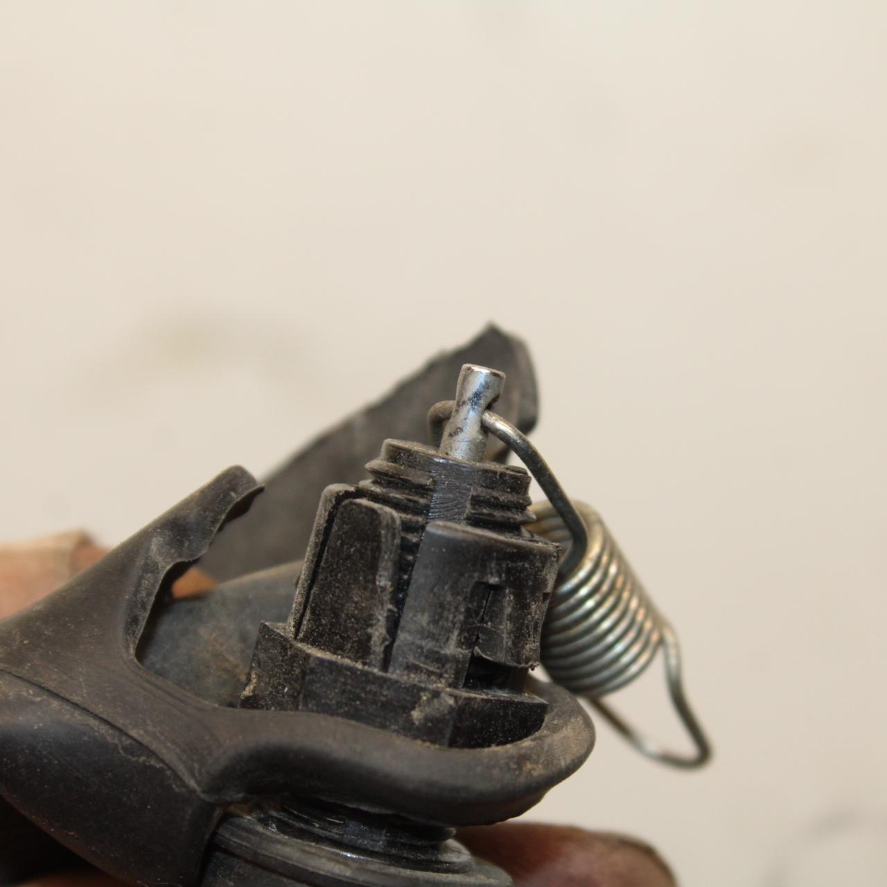 21 KAWASAKI NINJA ZX6R REAR BRAKE STOP SWITCH BB647