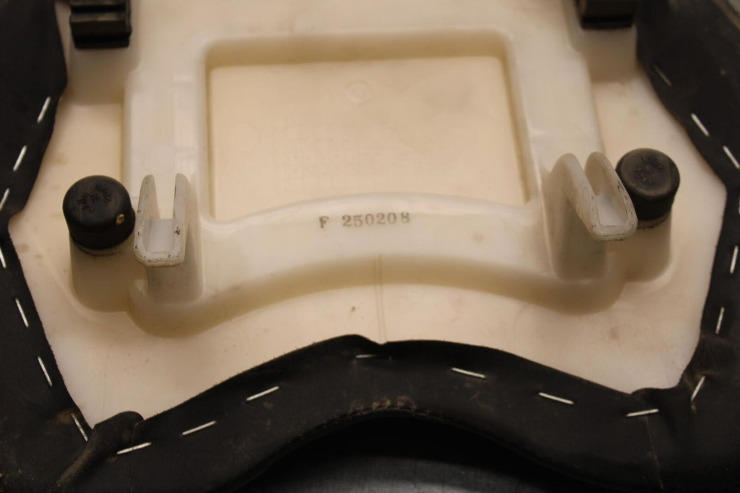 09-16 SUZUKI GSXR1000 FRONT DRIVERS SEAT PAD SADDLE PILLION 45100-47H10-DW2 BB64