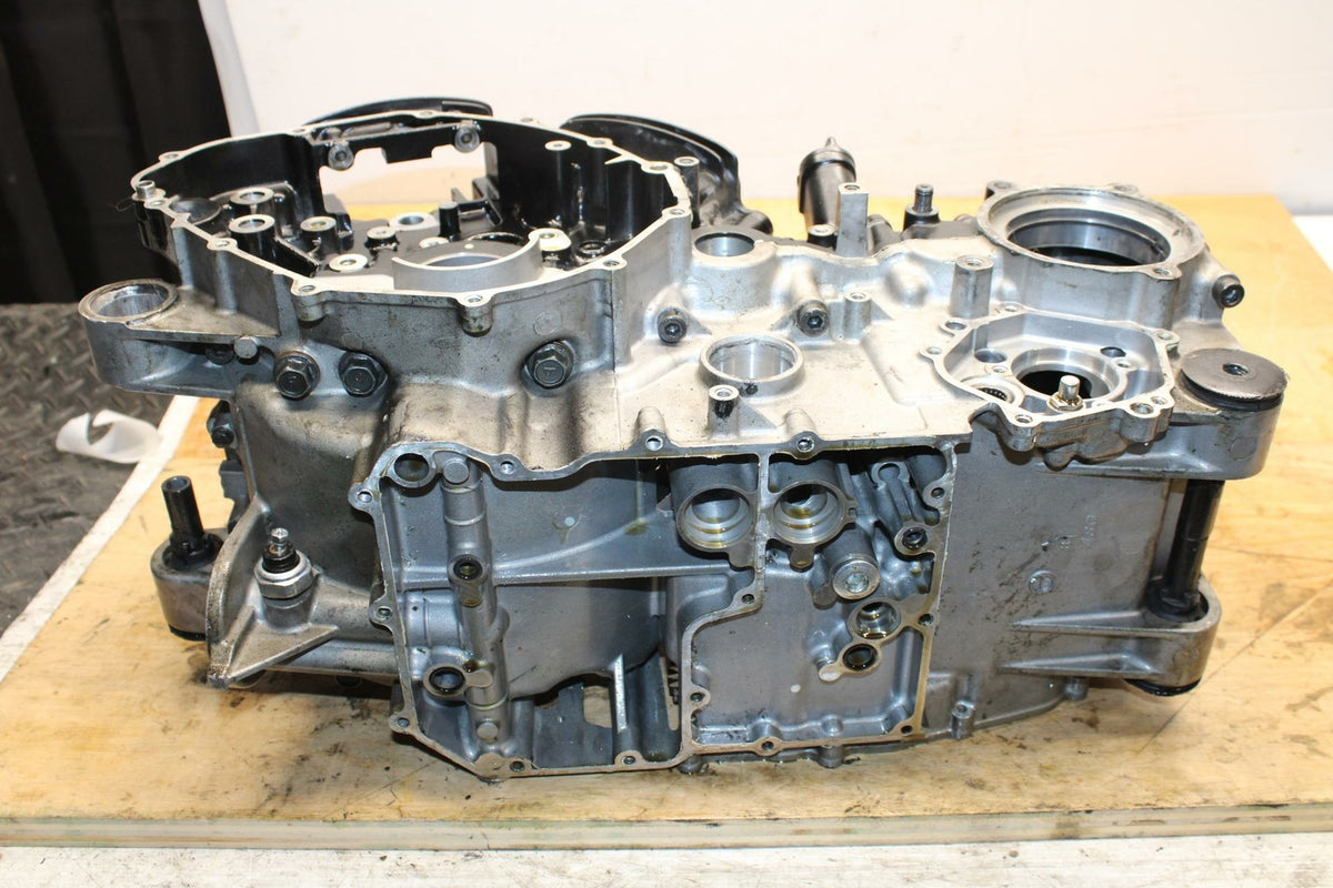 09-10 SUZUKI BOULEVARD M109R ENGINE MOTOR CASE CASES BB318