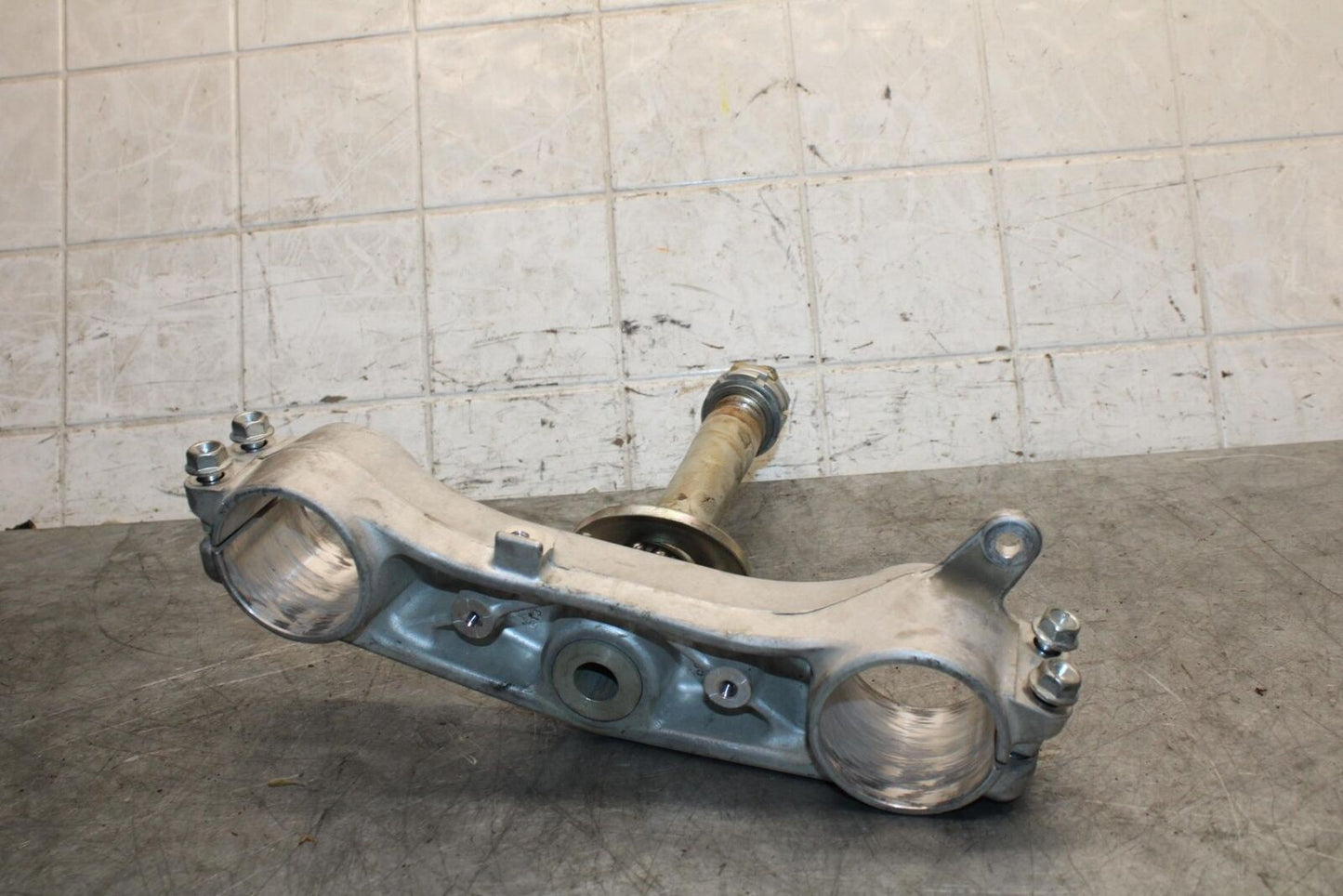 06-07 SUZUKI GSXR600 FRONT FORKS CLAMP LOWER TRIPLE TREE STEM BB543