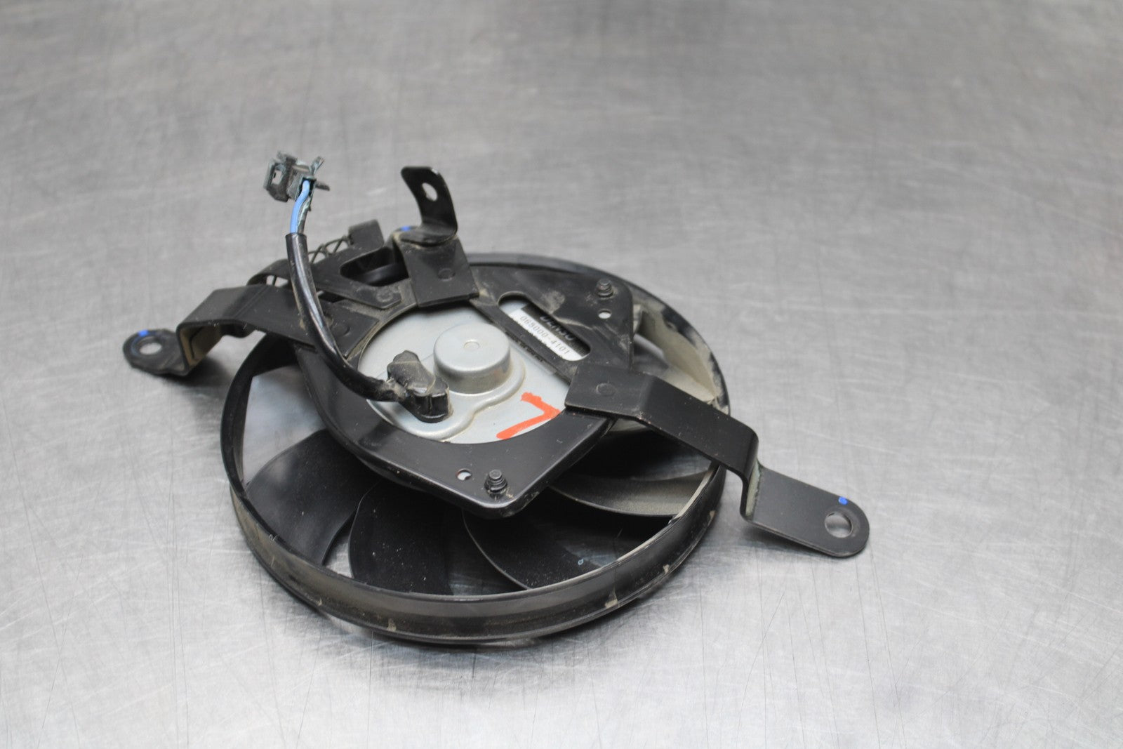 24-25 SUZUKI GSXR1000 LEFT ENGINE RADIATOR COOLING FAN MOTOR BB767