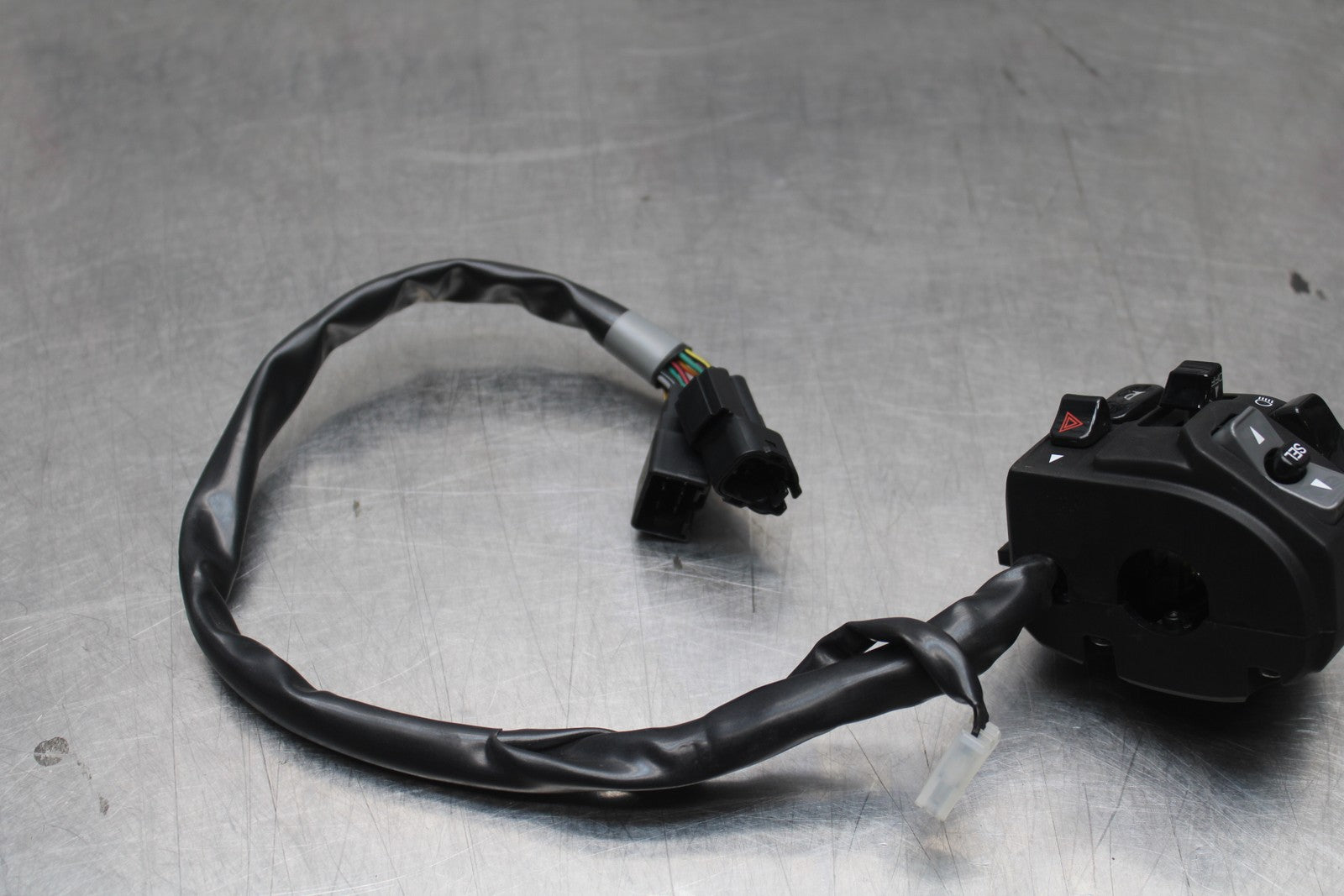 23-24 KAWASAKI NINJA ZX14R LEFT CLIP ON HANDLE HORN SIGNALS SWITCHES BB764