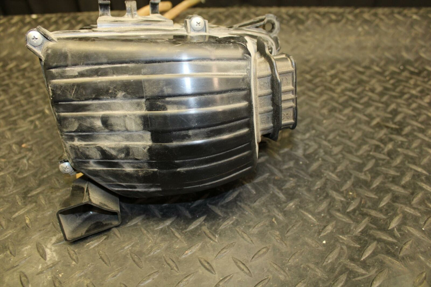 08 HONDA CBR125R AIRBOX AIR INTAKE FILTER BOX bb180