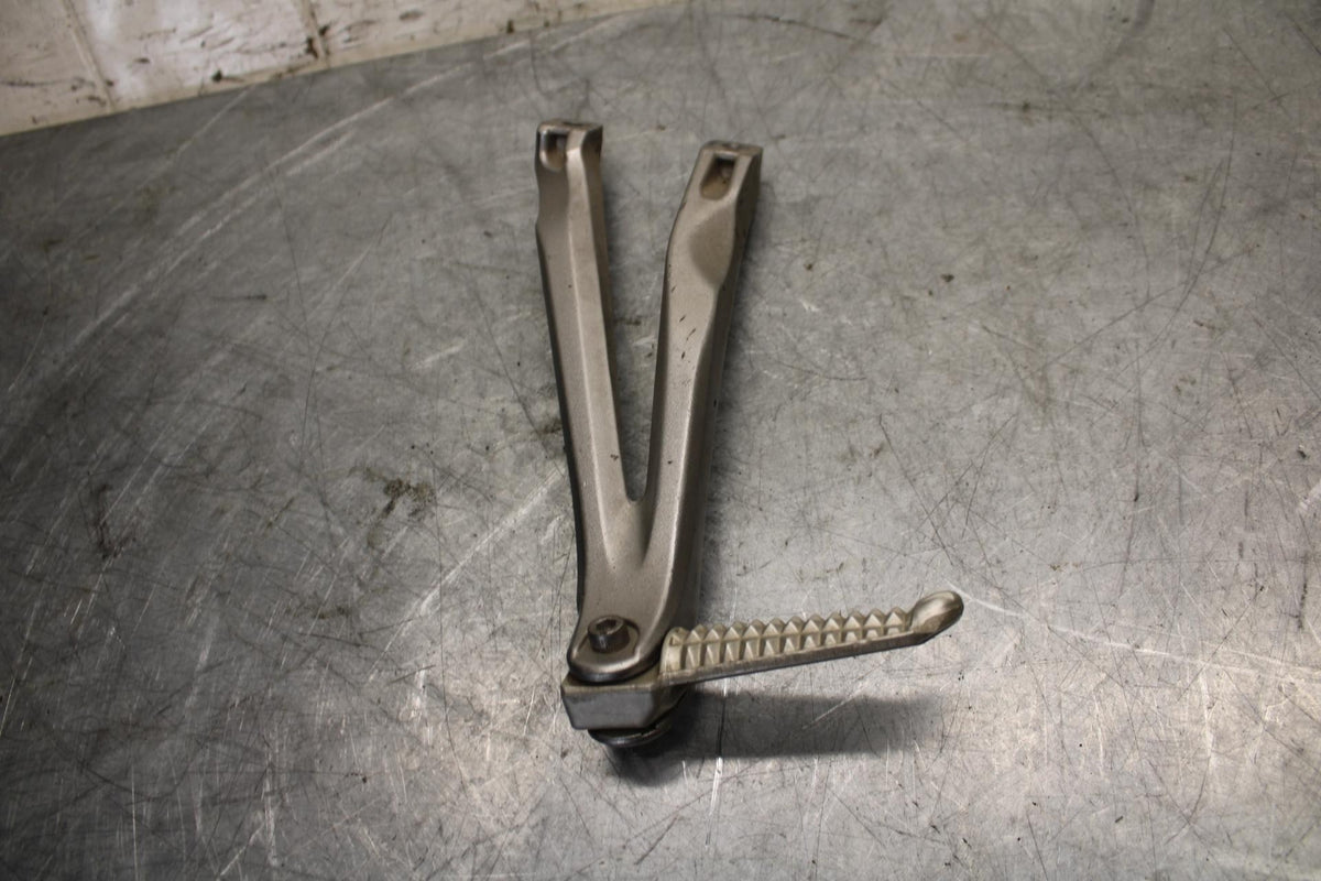 2007 Yamaha YZF R1 LEFT REAR PASSENGER PEG 5JJ-27431-10-00 5VY-2741L-00-00 BB523