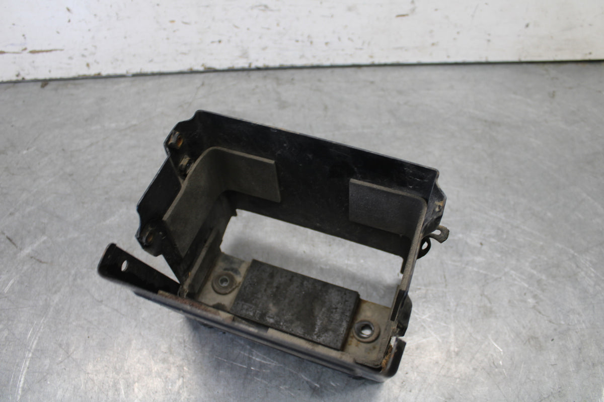 05-09 SUZUKI BOULEVARD C90 BATTERY TRAY BOX HOLDER BB692