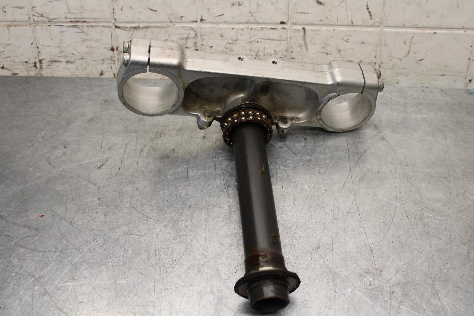 2005 Ducati Monster S2R FRONT FORKS CLAMP LOWER TRIPLE TREE STEM BB557