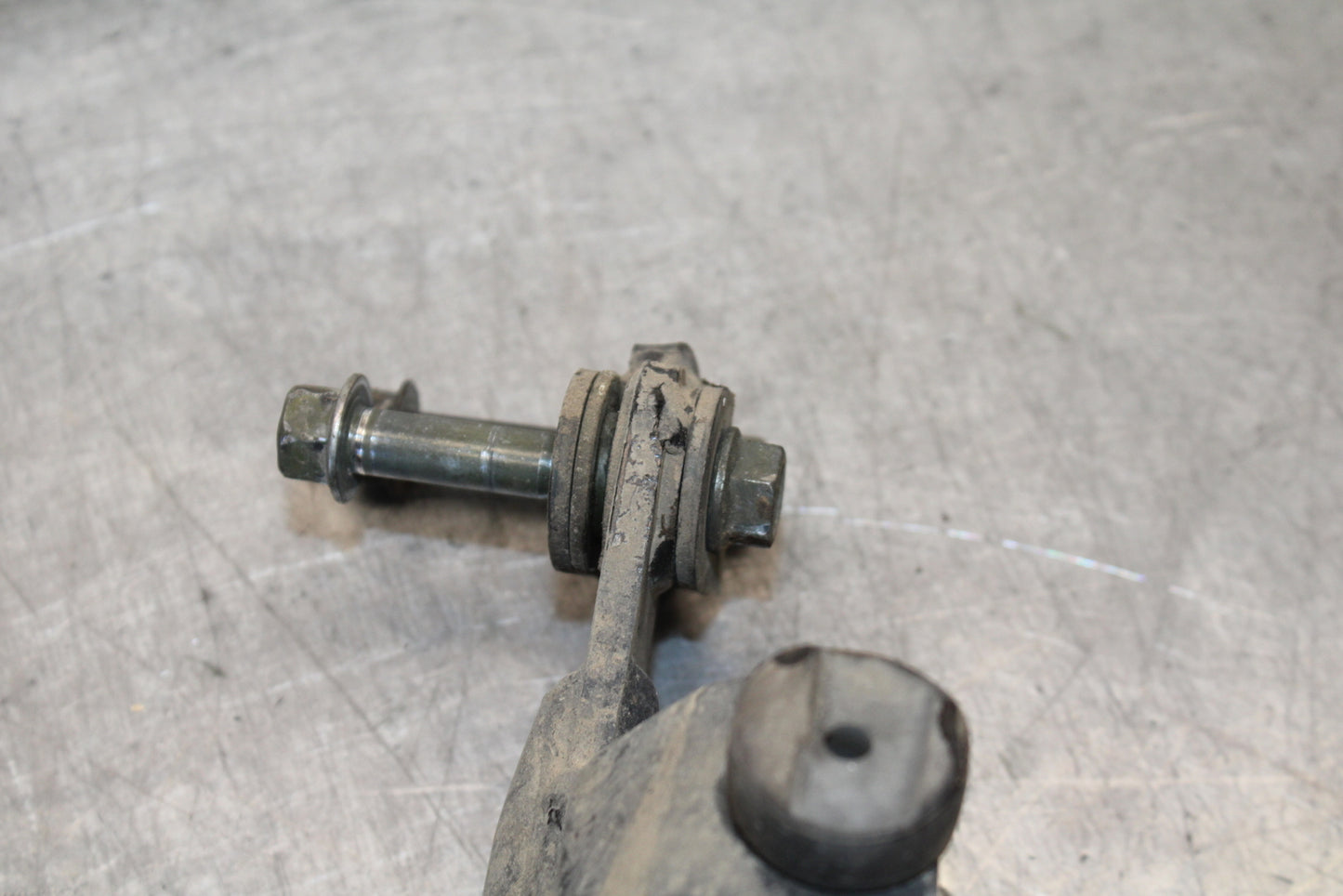 07-09 YAMAHA FZ6 CENTER MAIN STAND 5VX-27111-03-00 BB713