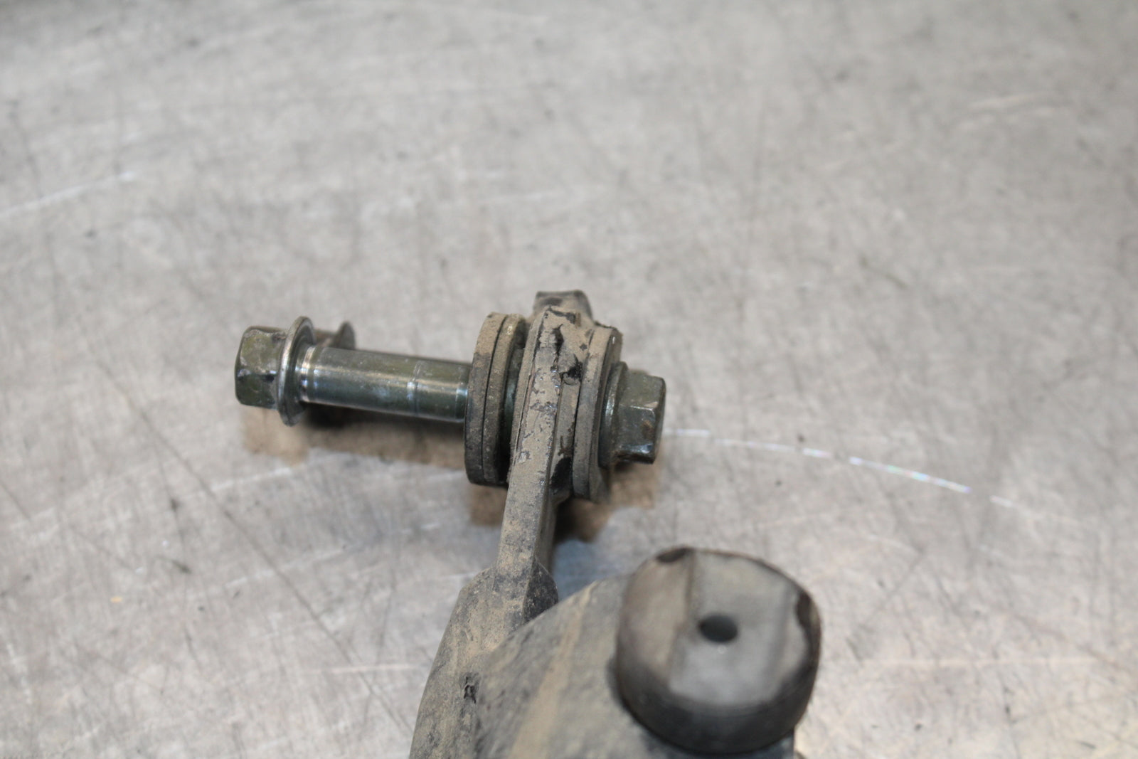 07-09 YAMAHA FZ6 CENTER MAIN STAND 5VX-27111-03-00 BB713