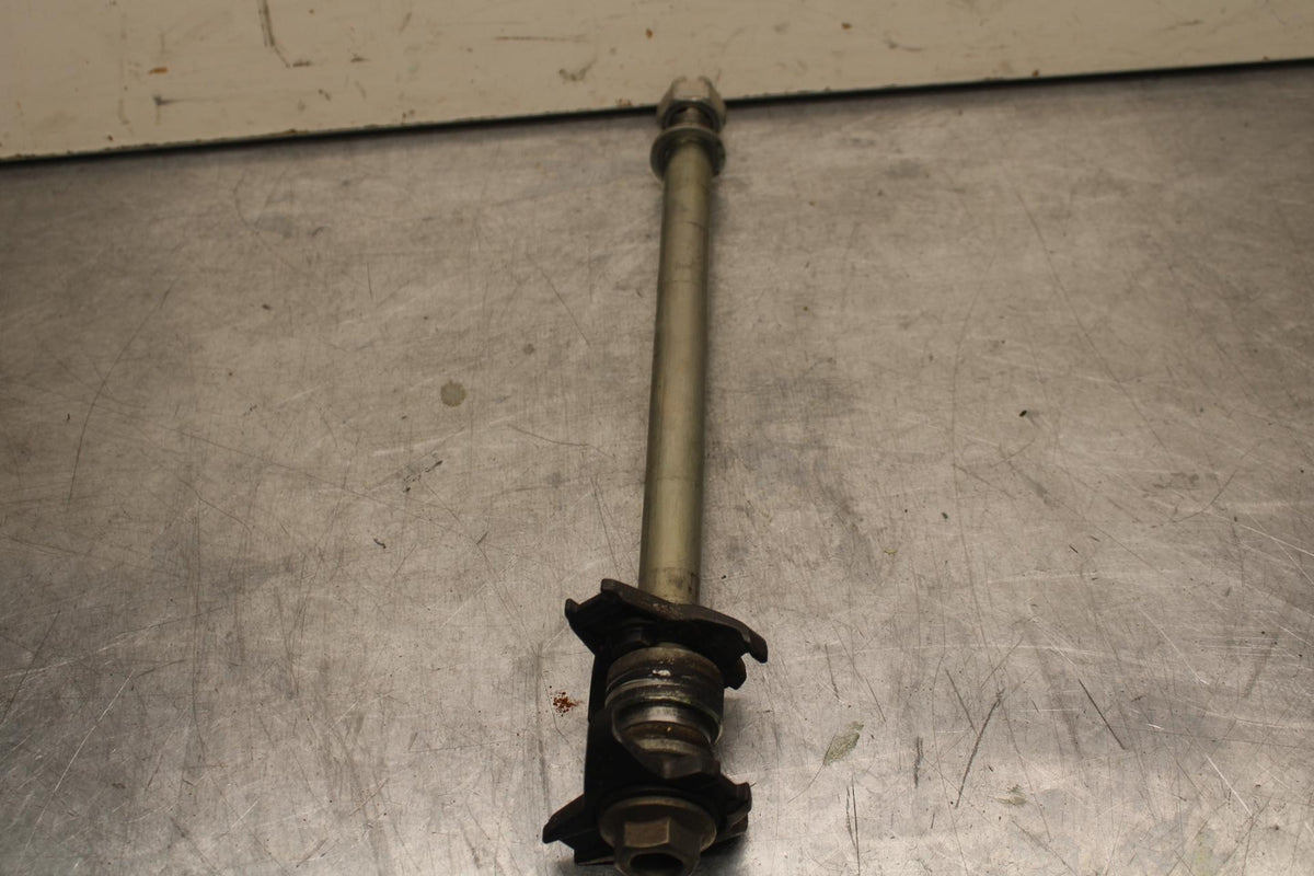 12-17 KAWASAKI ER-6N Z650 REAR AXLE BACK WHEEL RIM PIVOT BOLT AXEL BB607