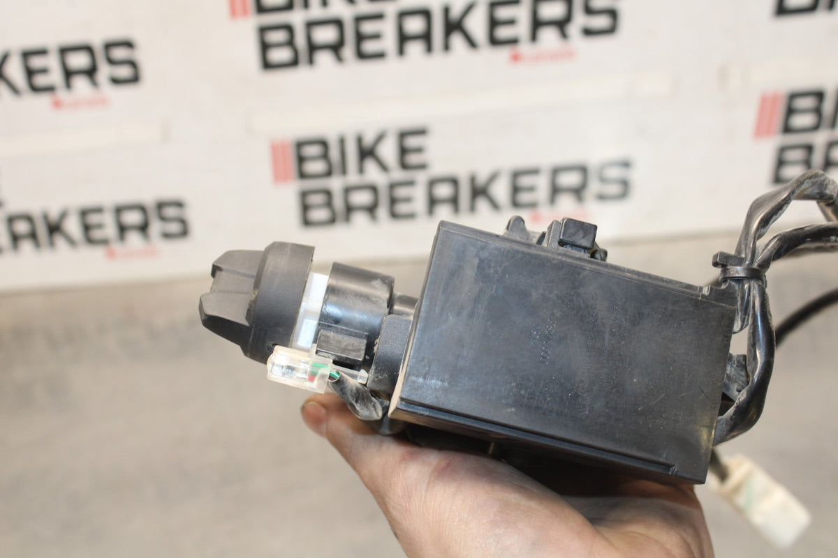 24-25 KAWASAKI NINJA 500 EX500J ABS IGNITION LOCK SEAT & HELMET LOCK BB934