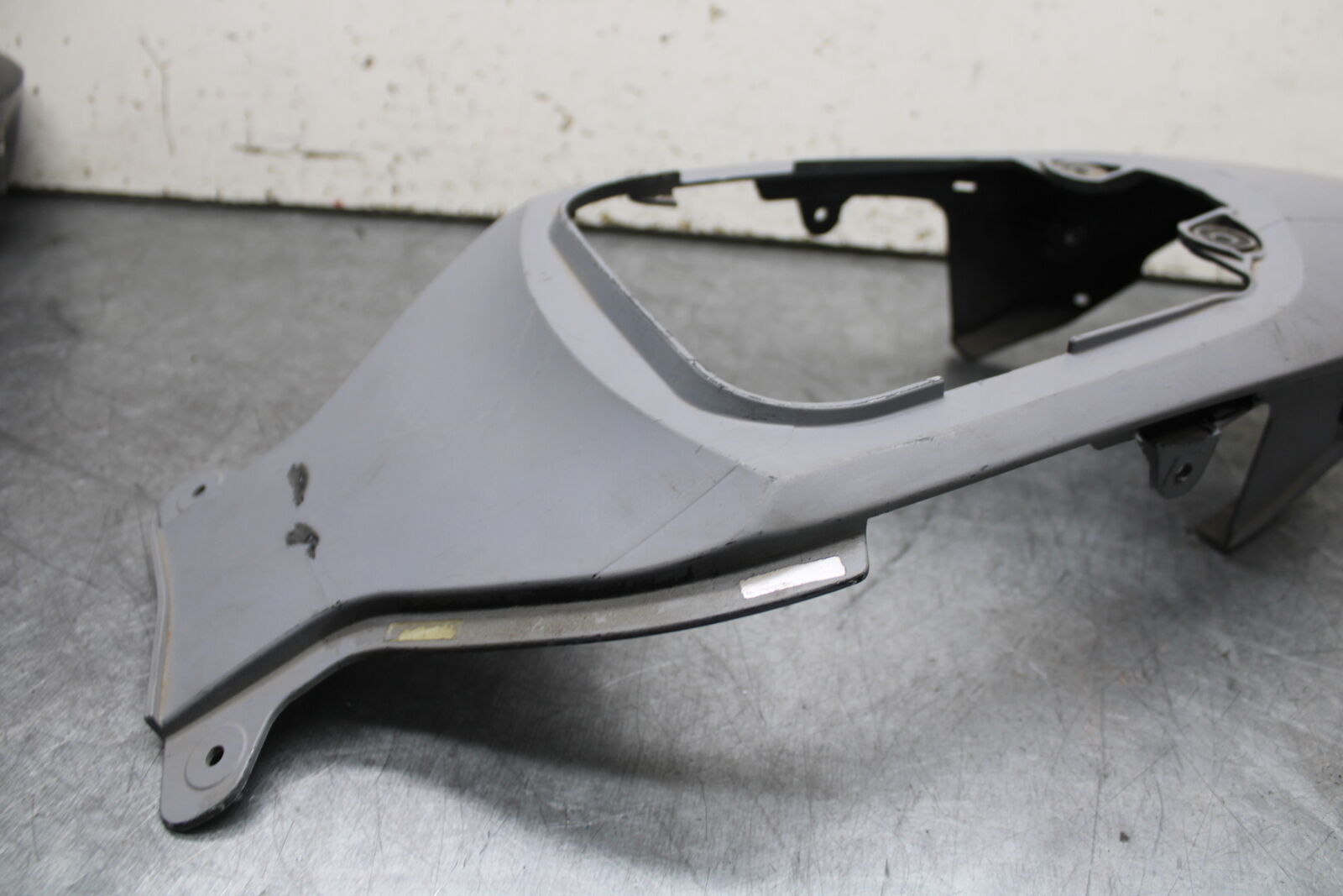 08-10 SUZUKI GSXR 600  CENTER REAR BACK TAIL FAIRING COWL BB101