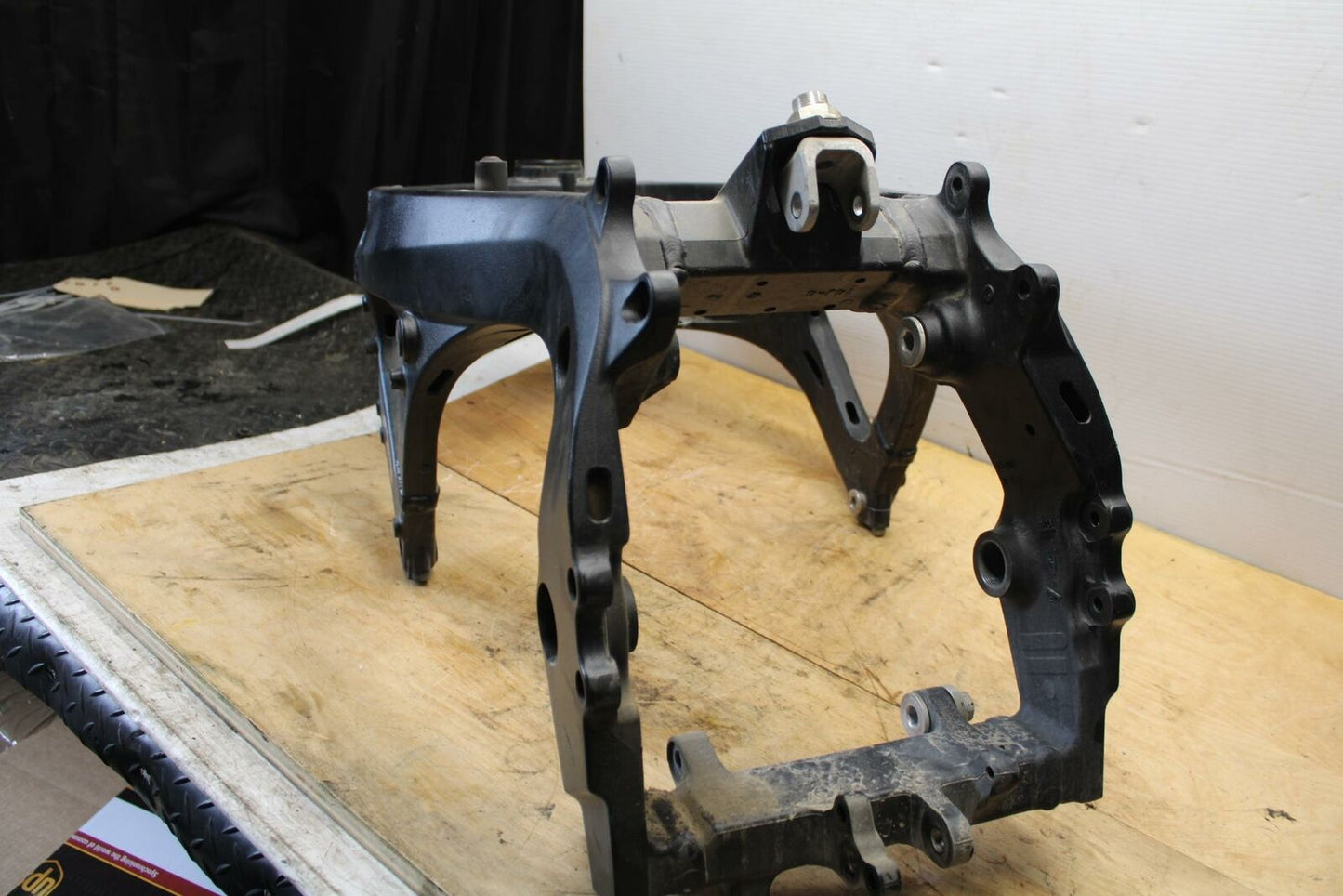 11-13 SUZUKI GSXR600 FRAME CHASSIS BB330