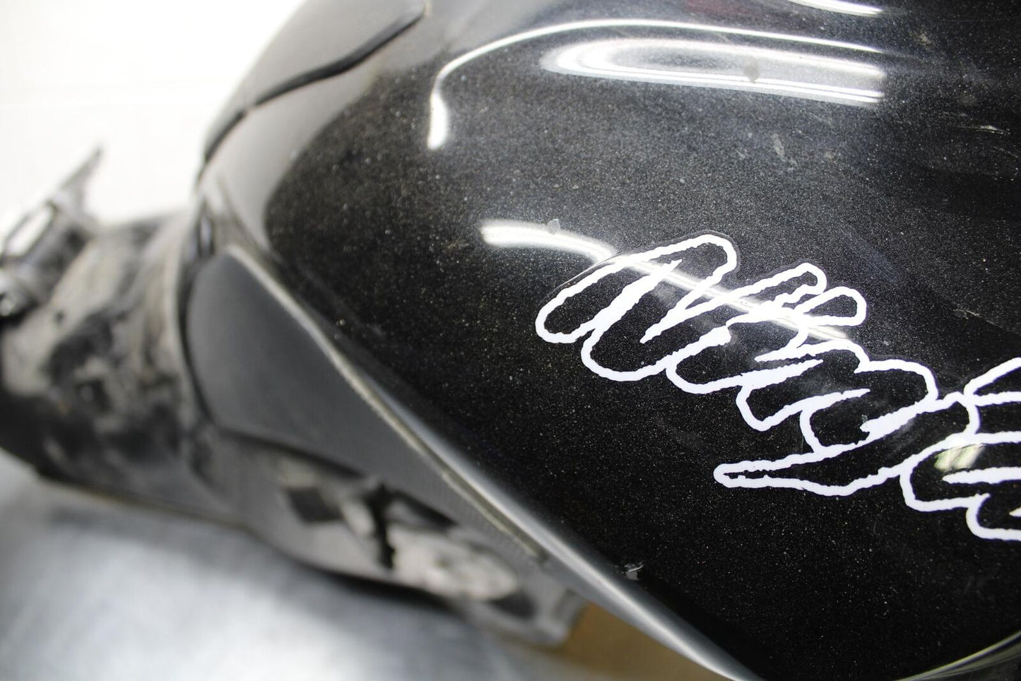 16-20 KAWASAKI ZX10R GAS TANK FUEL CELL PETROL RESERVOIR BB591