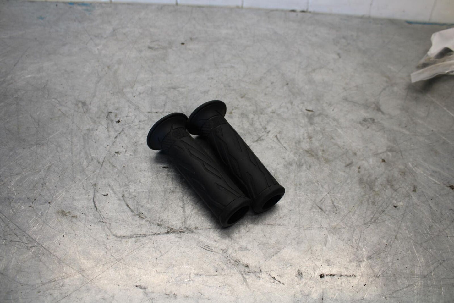 09-16 SUZUKI GSXR1000 RIGHT LEFT CLIPON HANDLEBAR GRIPS GRIP PAIR SET BB439