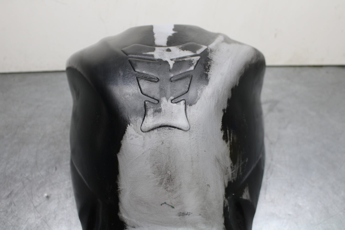 08-10 SUZUKI GSXR 600 GAS TANK FUEL CELL PETROL RESERVOIR BB753