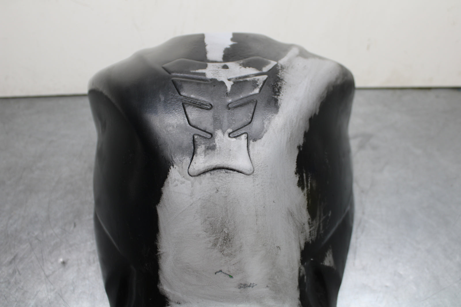 08-10 SUZUKI GSXR 600 GAS TANK FUEL CELL PETROL RESERVOIR BB753