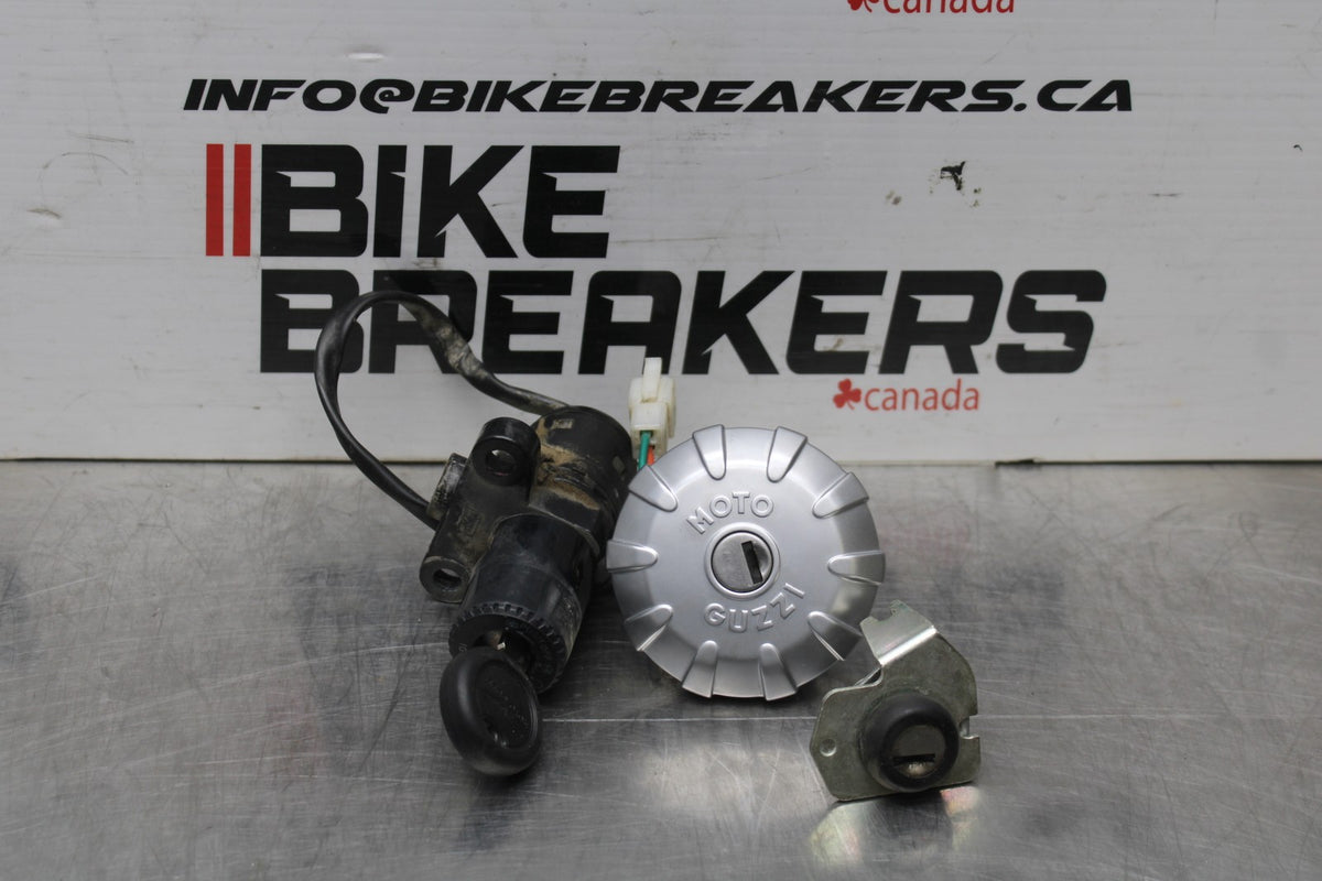 19 MOTO GUZZI V7 III IGNITION LOCK KEY SET W/ GAS CAP AND SEAT LOCK BB831