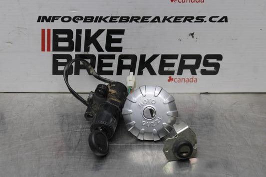19 MOTO GUZZI V7 III IGNITION LOCK KEY SET W/ GAS CAP AND SEAT LOCK BB831