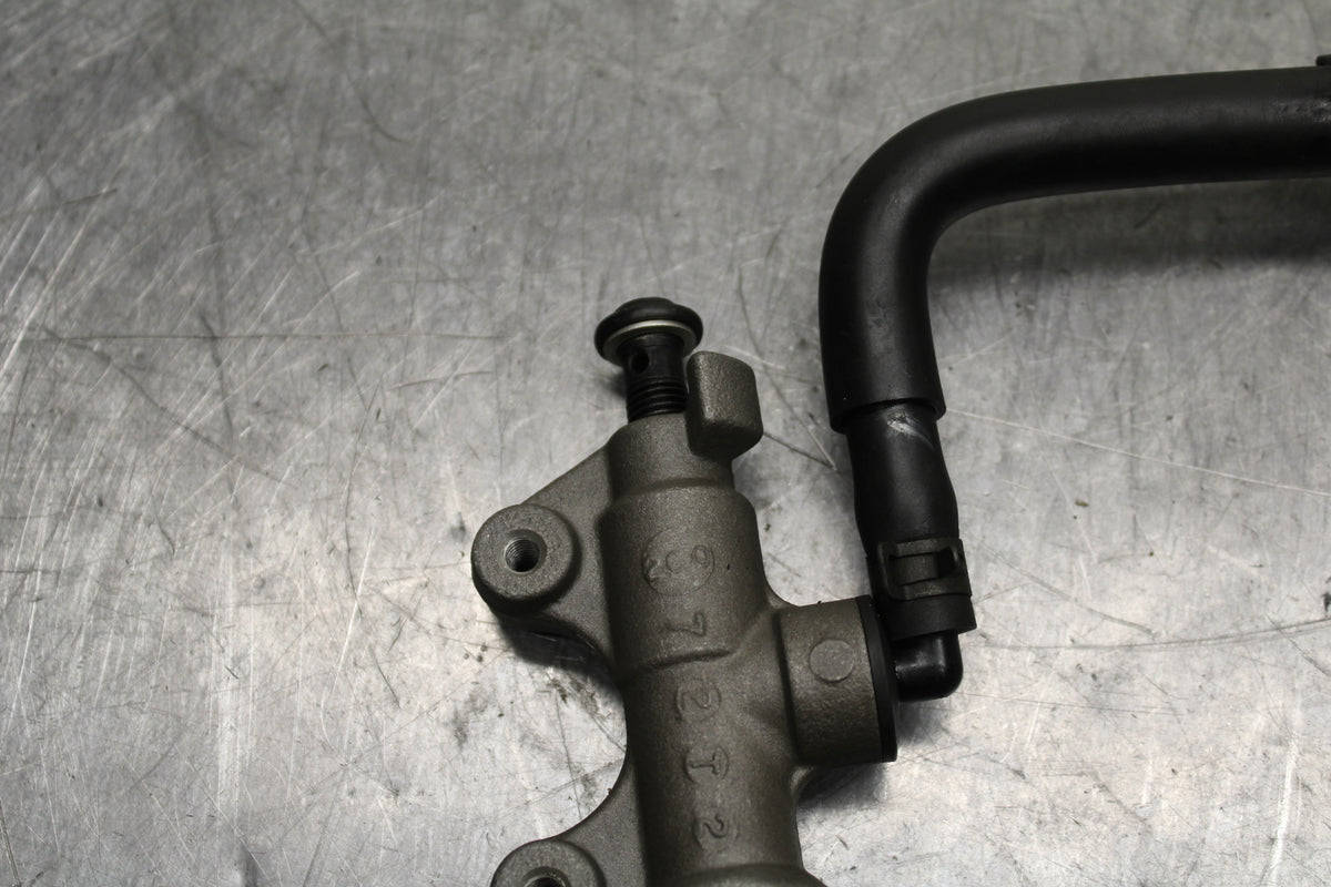 09-14 YAMAHA YZF R1 REAR BACK BRAKE MASTER CYLINDER W RESERVOIR BB119