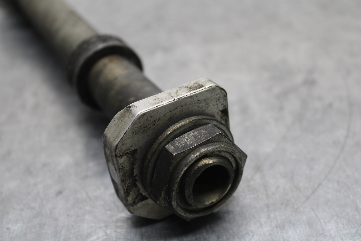 08-10 SUZUKI GSXR 600 REAR AXLE BACK WHEEL RIM PIVOT BOLT AXEL BB132