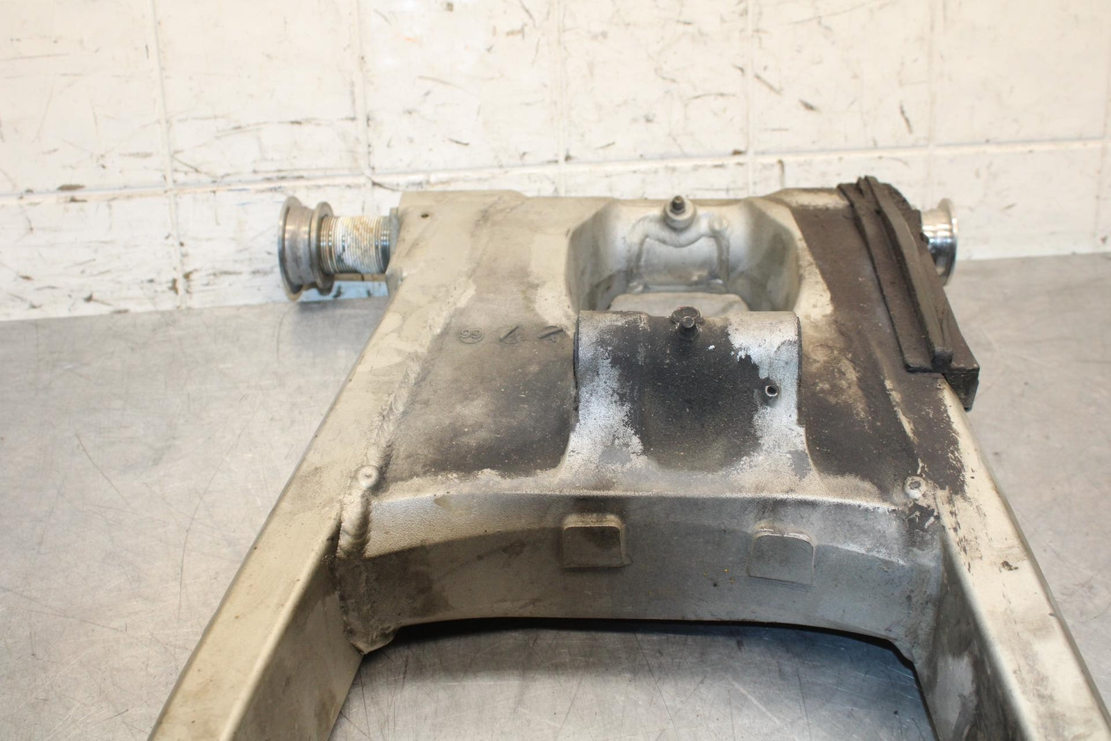 2000 Kawasaki Ninja ZX12R ZX1200A REAR SWINGARM BACK SUSPENSION BB565