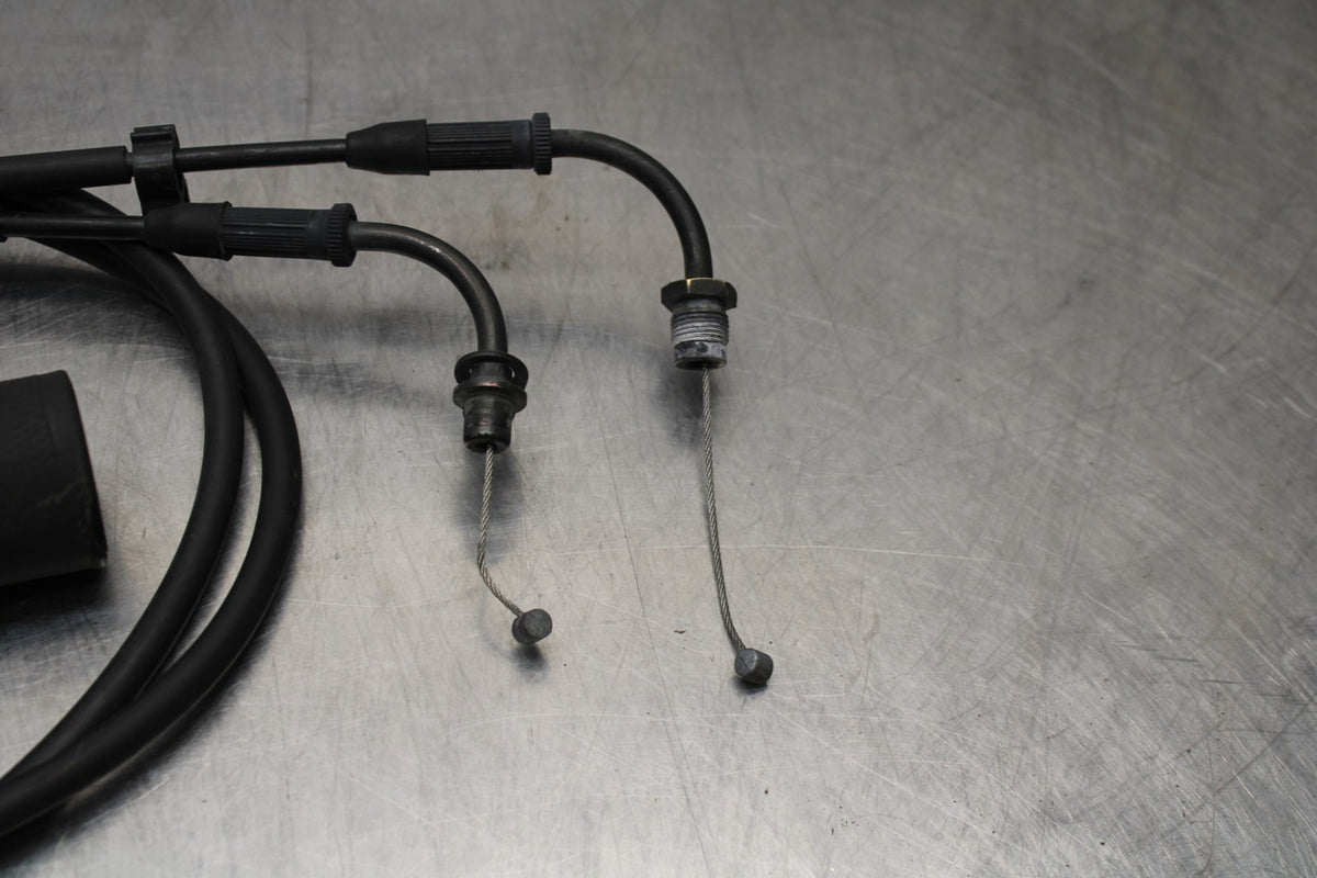 05 TRIUMPH ROCKET III THROTTLE CABLES LINES BB186