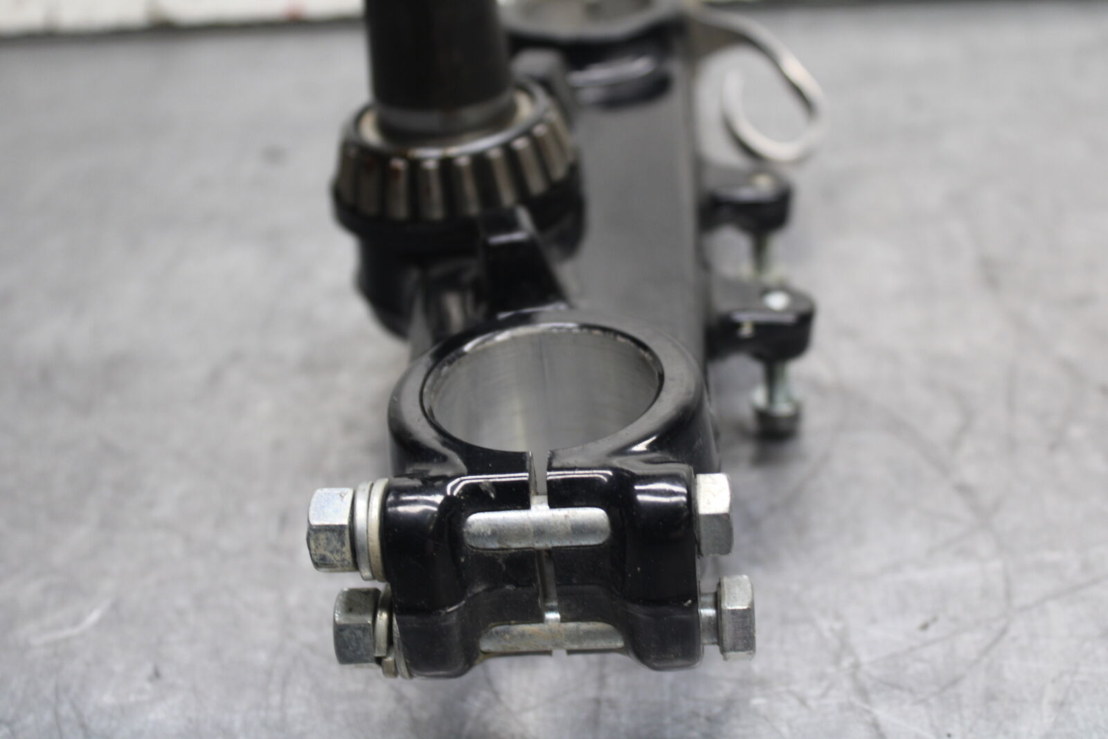 82-83 YAMAHA IT175 FRONT FORKS CLAMP LOWER TRIPLE TREE STEM BB108