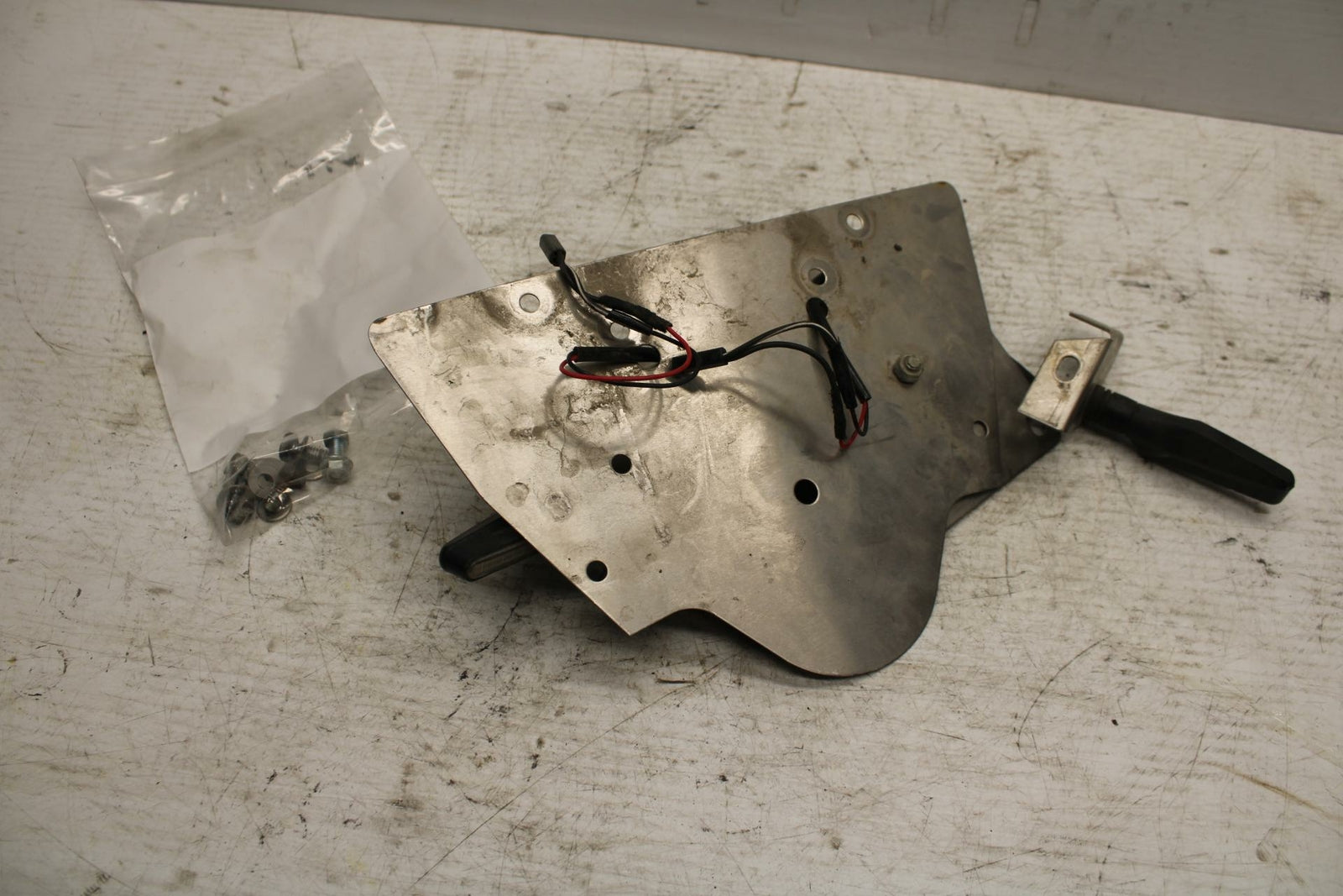 99-02 SUZUKI SV650S REAR BACK TAIL LIGHT MOUNT BRACKET BB299