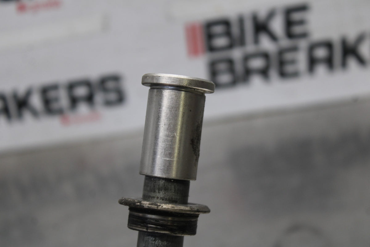 04-05 KAWASAKI NINJA ZX10R FRONT WHEEL RIM AXLE PIVOT BOLT BB931