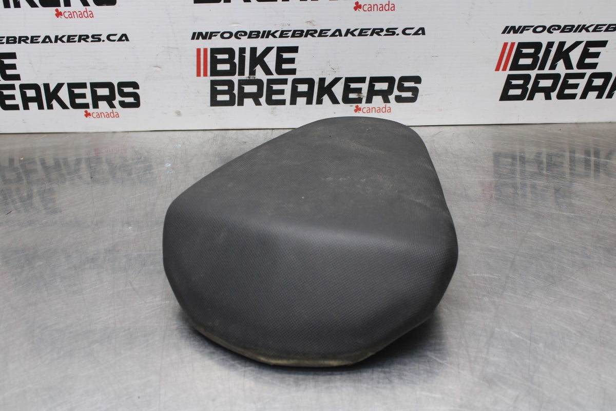 13-16 KTM 390 DUKE REAR BACK PASSENGER TANDEM SEAT PAD SADDLE PILLION BB815