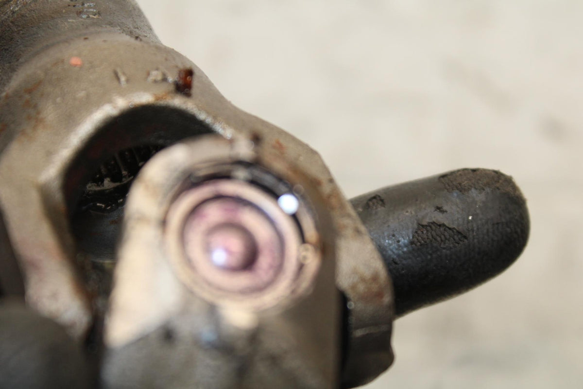 2007 Honda Shadow Spirit 1100 VT1100C DRIVE YOKE AXEL U-JOINT BB561