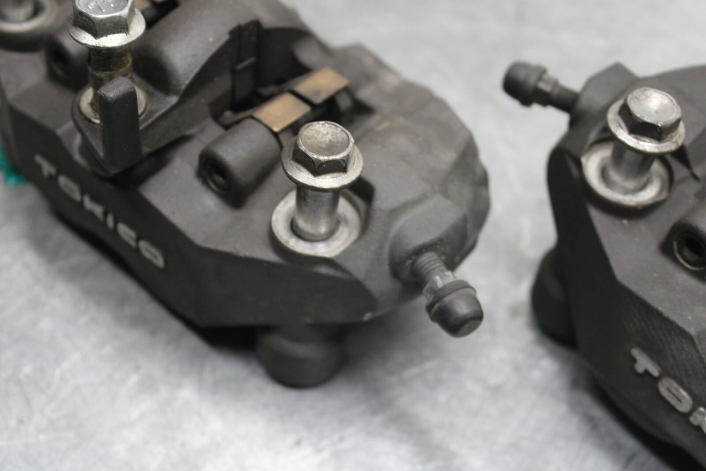 06-07 SUZUKI GSXR750 RIGHT LEFT FRONT BRAKE CALIPER SET PAIR CALIPERS BB670