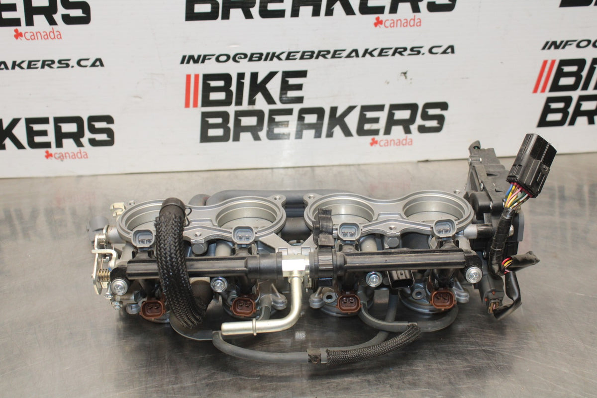 11-25 SUZUKI GSXR 600  MAIN FUEL INJECTORS / THROTTLE BODIES BB830