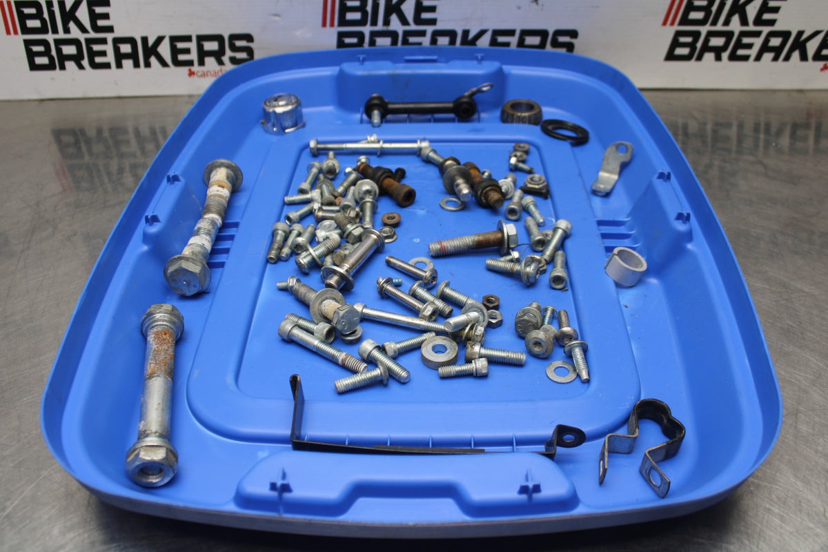 07 HARLEY-DAVIDSON SPORTSTER 1200 CUSTOM XL1200C BOLTS HARDWARE BB833